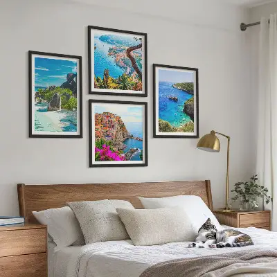 Set de cuadros modernos para salón con diseño de palmeras junto al mar y aguas azules