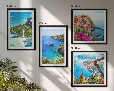 Set de cuadros modernos para salón con diseño de palmeras junto al mar y aguas azules