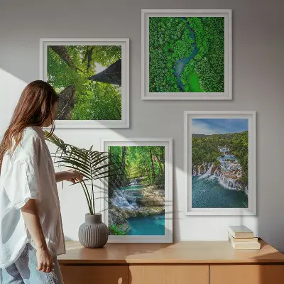Galería de pared cascadas de agua en un bosque verde