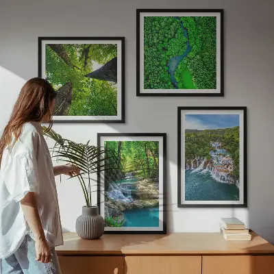 Galería de pared cascadas de agua en un bosque verde