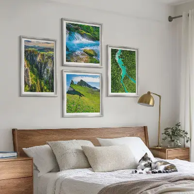 Set de cuadros modernos para salón con diseño de rocas de río y montañas verdes
