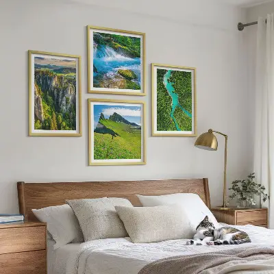 Set de cuadros modernos para salón con diseño de rocas de río y montañas verdes