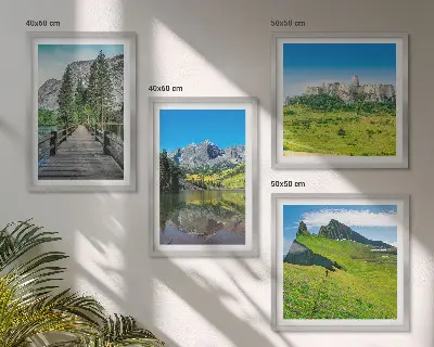 Set de 4 cuadros para salón con diseño de colinas verdes y castillo