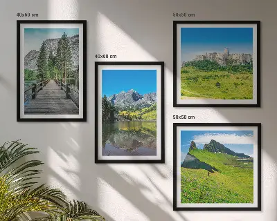 Set de 4 cuadros para salón con diseño de colinas verdes y castillo