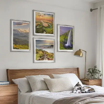 Galería de pared con motivos de montañas, ríos y cascadas