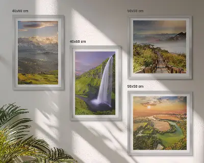 Galería de pared con motivos de montañas, ríos y cascadas