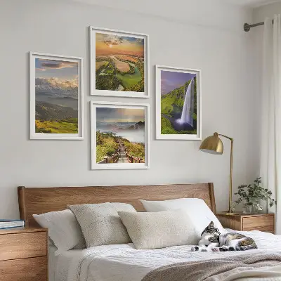 Galería de pared con motivos de montañas, ríos y cascadas