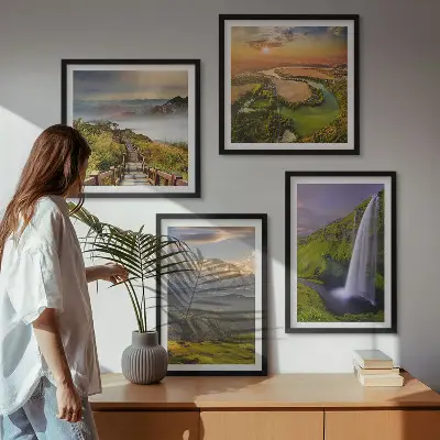 Galería de pared con motivos de montañas, ríos y cascadas