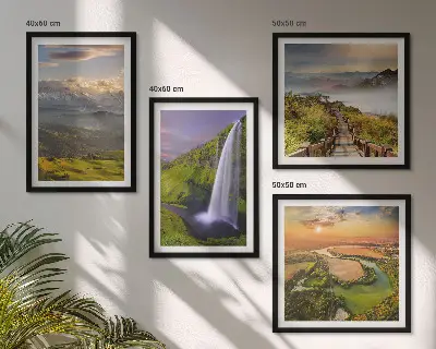 Galería de pared con motivos de montañas, ríos y cascadas