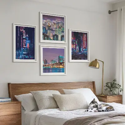 Set de cuadros modernos para salón diseño de ciudades nocturnas con luces de neón