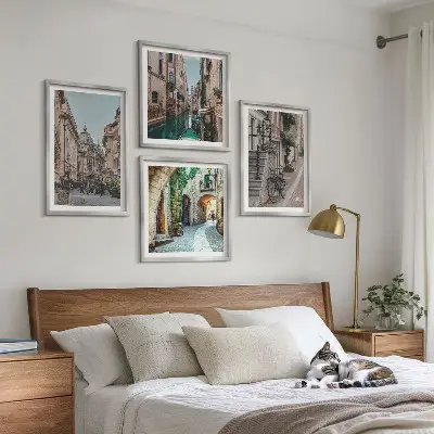 Set de 4 cuadros para salón con diseño de calles venecianas y arquitectura acuática