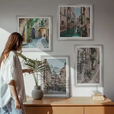 Set de 4 cuadros para salón con diseño de calles venecianas y arquitectura acuática