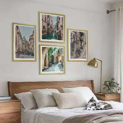 Set de 4 cuadros para salón con diseño de calles venecianas y arquitectura acuática