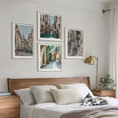 Set de 4 cuadros para salón con diseño de calles venecianas y arquitectura acuática