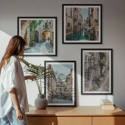 Set de 4 cuadros para salón con diseño de calles venecianas y arquitectura acuática