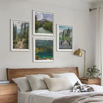 Galería de pared con motivos de montañas, lagos, bosques y senderos