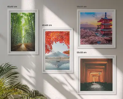 Galería de pared bosque de bambú con puerta torii en Japón