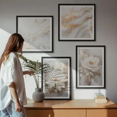 Set de cuadros modernos para salón con diseño de flores sobre fondo de mármol