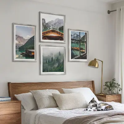Set de cuadros modernos para salón con diseño de casas rurales en el lago de montaña