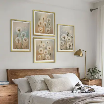 Galería de pared con flores de diente de león en tonos pastel