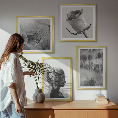 Set de 4 cuadros para salón Retrato de una mujer entre la niebla del bosque