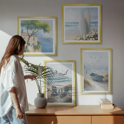 Galería de pared con diseño de tablas de surf, barco y pájaros en la playa