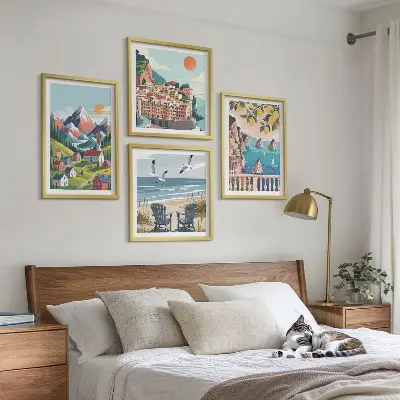 Set de 4 cuadros decorativos para salón con montañas coloridas y ciudades costeras