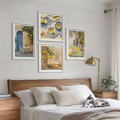 Galería de pared de limones y limonada con puerta azul