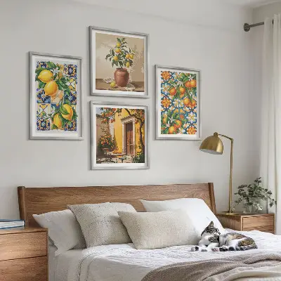 Galería de pared con patrones de flores de limón y naranja