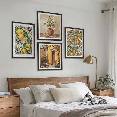 Galería de pared con patrones de flores de limón y naranja