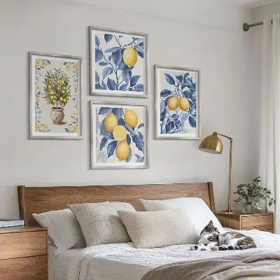 Galería de pared con ramas de limón y hojas azules