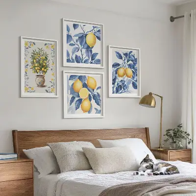 Galería de pared con ramas de limón y hojas azules