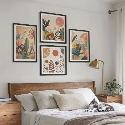 Galería de pared con estampados cálidos de plantas estilo boho