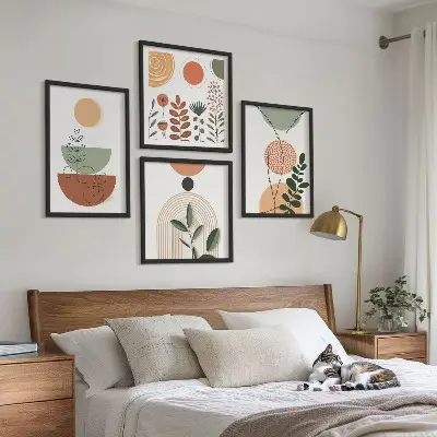 Galería de pared con formas abstractas de plantas