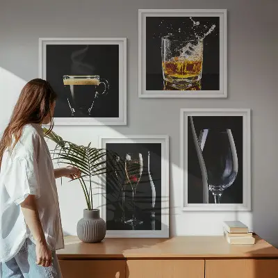 Set de cuadros modernos para salón con motivos de whisky, vino, champán y café