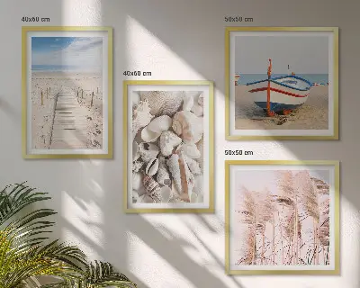 Galería de pared con barco de playa, conchas y hierba en estilo boho