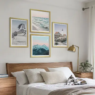 Set de 4 cuadros para salón con motivos de caballos en movimiento, playa, faro y montañas