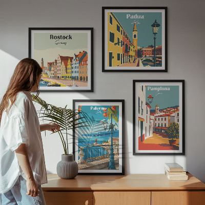 Set de 4 cuadros para salón Ilustraciones urbanas retro