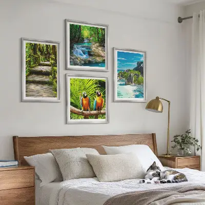 Set de 4 cuadros para salón con diseño de cascada con loros en el bosque tropical