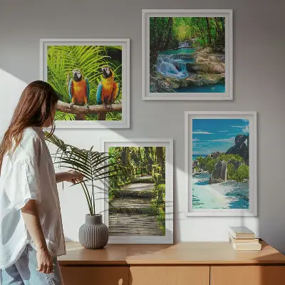 Set de 4 cuadros para salón con diseño de cascada con loros en el bosque tropical