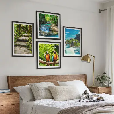 Set de 4 cuadros para salón con diseño de cascada con loros en el bosque tropical