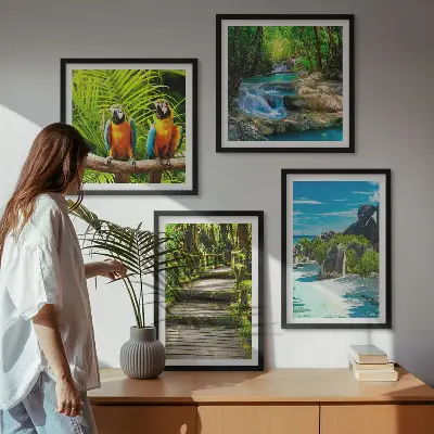 Set de 4 cuadros para salón con diseño de cascada con loros en el bosque tropical