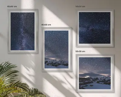 Set de 4 cuadros para salón con diseño de montañas bajo un cielo estrellado