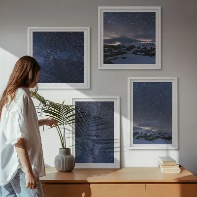 Set de 4 cuadros para salón con diseño de montañas bajo un cielo estrellado