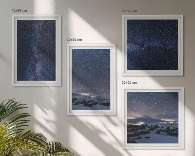 Set de 4 cuadros para salón con diseño de montañas bajo un cielo estrellado