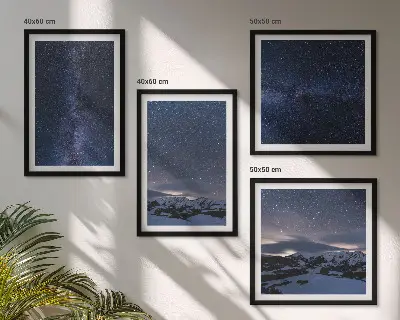 Set de 4 cuadros para salón con diseño de montañas bajo un cielo estrellado