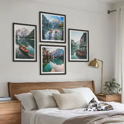Set de cuadros modernos para salón con paisajes de lago, montañas, barcos y cabaña