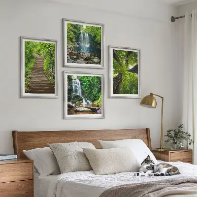 Set de cuadros modernos para salón con diseño de sendero en bosque con cascada y vegetación