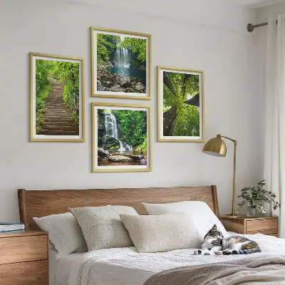 Set de cuadros modernos para salón con diseño de sendero en bosque con cascada y vegetación