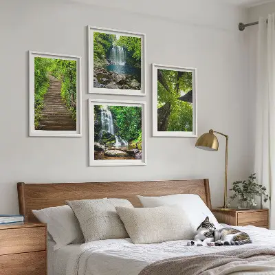 Set de cuadros modernos para salón con diseño de sendero en bosque con cascada y vegetación